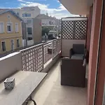 à Avec Balcon à 200m Du Port * Sanary-sur-Mer
