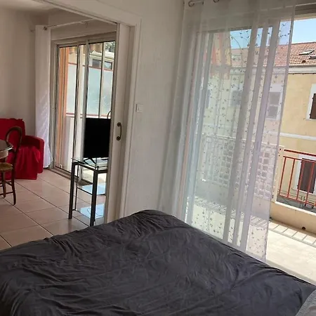 A Avec Balcon A 200m Du Port *