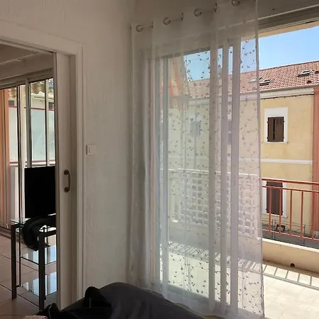 A Avec Balcon A 200m Du Port Apartment