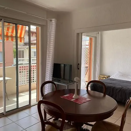 Apartment A Avec Balcon A 200m Du Port *