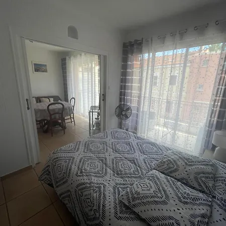 Apartment A Avec Balcon A 200m Du Port *