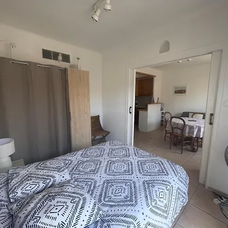 A Avec Balcon A 200m Du Port *