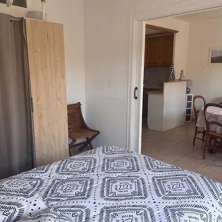 A Avec Balcon A 200m Du Port