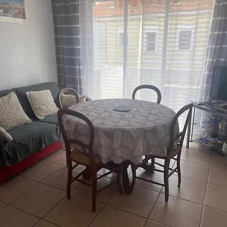 A Avec Balcon A 200m Du Port Sanary-sur-Mer