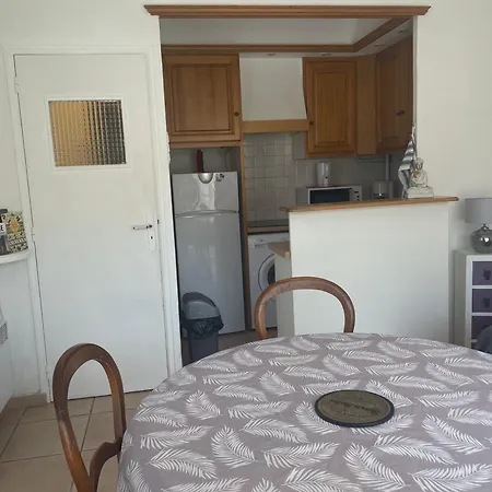 A Avec Balcon A 200m Du Port