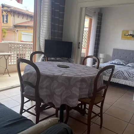 Appartement à Avec Balcon à 200m Du Port