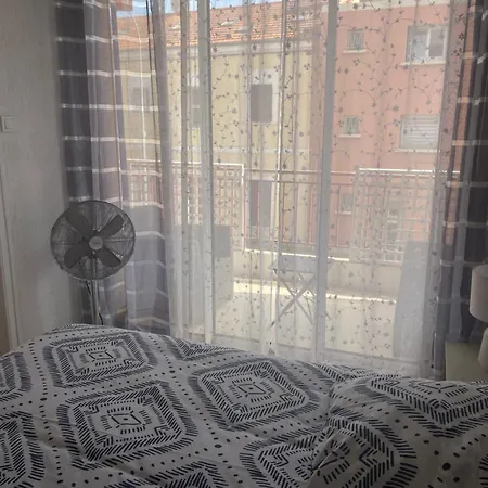 A Avec Balcon A 200m Du Port Apartment *