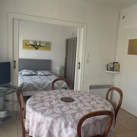 Appartement à Avec Balcon à 200m Du Port *